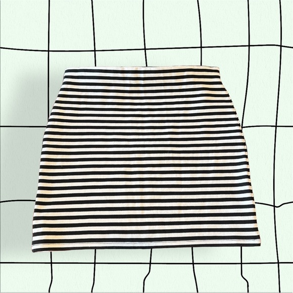 Black & White Basic Mini - Picture 2 of 5